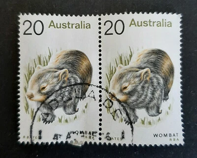 Australia: 1974 - Fauna - 20c Wombat - Se-tenant Pair of Stamps - Used - Image 1 of 2