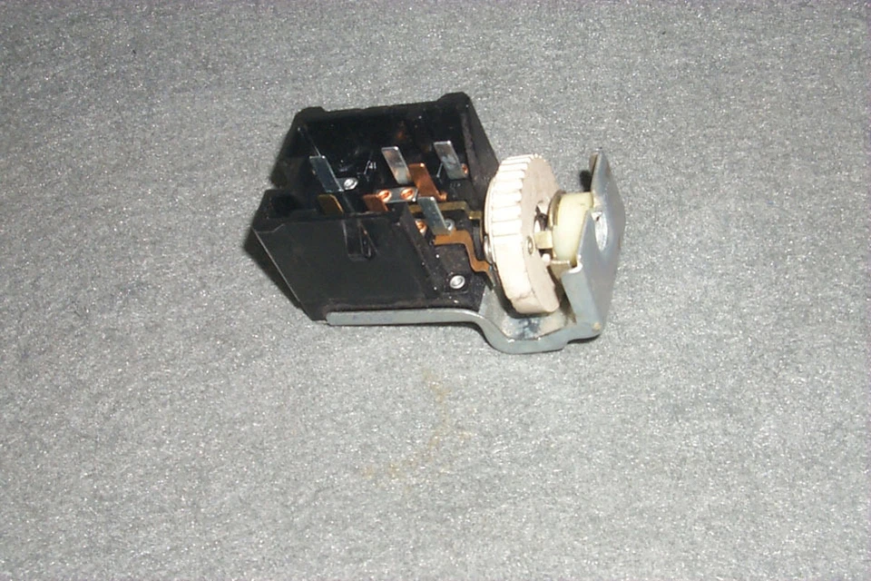 Interruptor de faros 1980 1981-1983 1984 Ford Thunderbird Turbo cupé/Mercury Cougar Foto 1 de 1