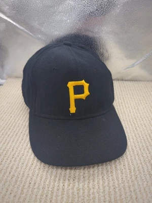 Vintage Pittsburgh Pirates New Era Fitted Diamond Collection Hat 7 5/8 - Image 1 of 4