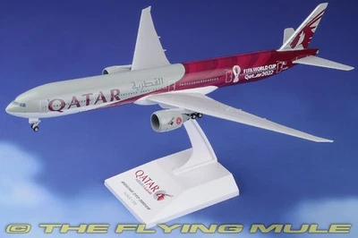 Skymarks 1:200 777-300ER Qatar Airways A7-BEB w/Landing Gear - Image 1 of 4