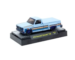 chase! M2 Machines 1:64 1978 Chevrolet Silverado C30 Custom GULF 31500-MJS86 - Picture 1 of 7