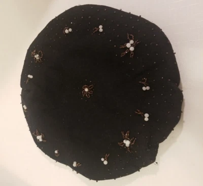 Sombrero de fieltro y cuentas vintage para mujer Joseph Horne Co. Millinery Foto 1 de 4