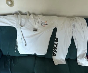 Uniform - Picture 1 of 4