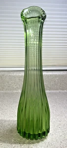 H848~ LE Smith Ribbed Green Swung Glass Vase Vintage Mid-Century 12" Tall - Picture 1 of 5