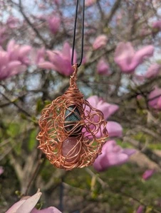 Colgante de alambre de cuarzo de piedra de sangre y cereza África para equilibrio y armonía - Imagen 1 de 6