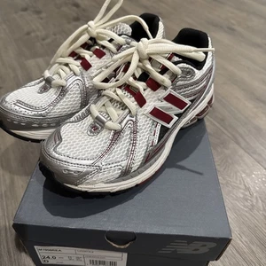 New Balance M1906REA Size Women 6 Men 4.5 With Box Shoes Excellent Condition - Picture 1 of 23