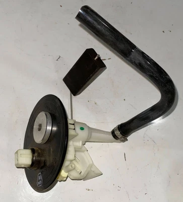 Unidad de envío de tanque de combustible Mercedes-Benz - 202-470-29-41 - para MBZ C280, C220 y más Foto 1 de 4