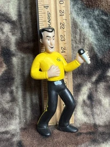 LOOK Vintage Spin Master The Wiggles Greg Yellow Shirt Toy PVC Figure - Picture 1 of 7
