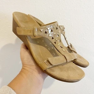 Vionic Sandal Women 8 Tan Slip-on Wedge Maggie Orthaheel Cork Comfort Summer - Picture 1 of 9
