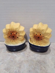 Sunflower Salt And Pepper Shakers - Picture 1 of 8