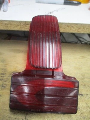 Lente luz trasera izquierda Buick Special Driver 1941 1942 5931723L.H. OEM IK Foto 1 de 4