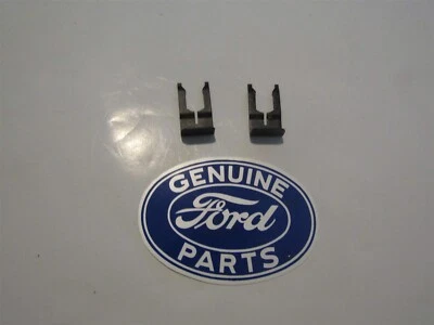 LOTE DE 2 CLIPS DE RETENCIÓN DE FAROS FORD MUSTANG 1994 1995 1996 1997 1998 NUEVO EN STOCK Foto 1 de 2