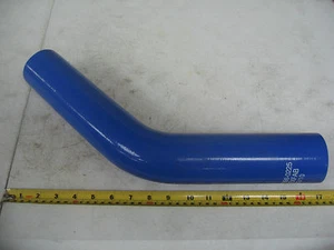 Conector de aire de carga de codo de 45° / CAC o manguera de refrigerante 2,25" Flexfab P/N 7896-225 - Imagen 1 de 4