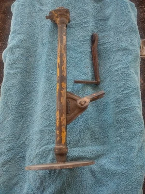 1967 DATSUN ROADSTER 1600 FAIRLADY TIRE JACK Foto 1 de 4