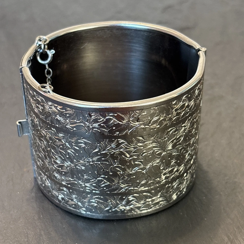 Miriam Haskell 银色铰边手镯手链 2 英寸宽花卉雕刻 7 英寸 — 第 1/4 张图片
