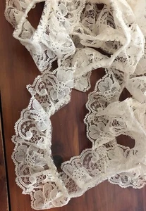 Vintage Ruffled Lace Ivory Floral 1.5 Inch Wide 6.5 Yards Long Rose Flowers New - Picture 1 of 5