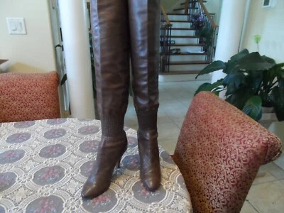 Chanel Marrón Claro Piel de Cordero Botas Tacón Hasta la Rodilla con Logo CC con Certificado de Autenticidad Talla 37.5M Foto 1 de 4