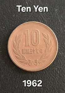 JAPAN 1962 10 Yen Coin        Showa Year 37 - Picture 1 of 2