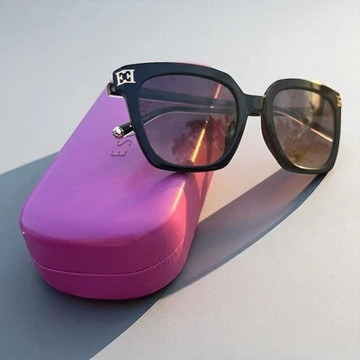 Gafas de sol cuadradas de diseñador Escada marco negro templos tono dorado excelentes Foto 1 de 4