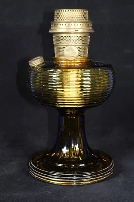 Lámpara de aceite Aladdin 1937-1938 B-82 cristal ámbar colmena con quemador de latón modelo B Foto 1 de 4