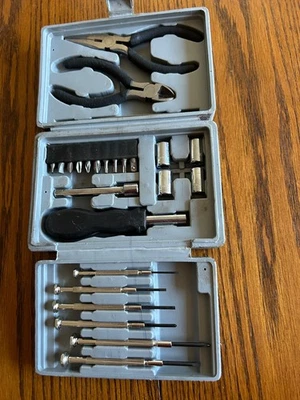 Duratool 25 Piece Mini Tool Kit, box needs washing, never used, ideal present - Image 1 of 2