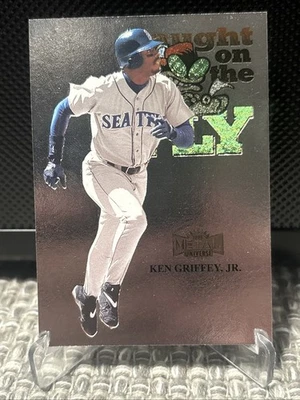 1999 Skybox Metal Universe - Caught on the Fly Ken Griffey Jr #233 - Imagem 1 de 2