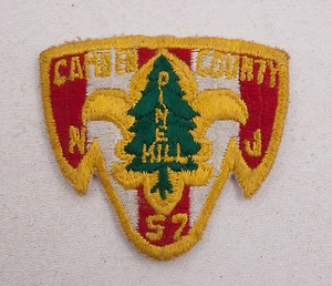 Parche vintage de Boy Scouts Camden County NJ 1975 Pine Hill (C2L-9) BSA - Imagen 1 de 4