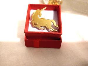 Beautiful AVON Goldtone UNICORN Tac Lapel Pin - Picture 1 of 3