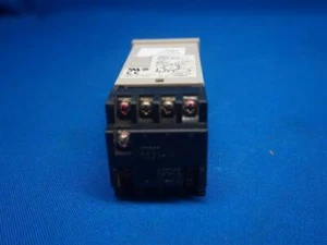 Omron E5CS-R1P E5CSR1P Temperature Controller w/ Socket w/ Missing Cover & Rusts - Picture 1 of 6