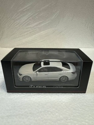 Kyosho 1/43 Lexus LS600hL White Pearl Mini Car New Model Replica - Immagine 1 di 2