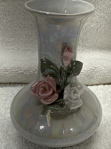 Knospenvase rosa und weiße Blumen, weiße Perlenfärbung, Vintage 4,5" hoch Keramik - Bild 1 von 3