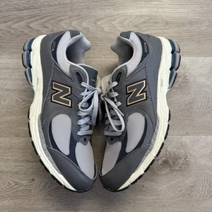 New Balance Herren Größe 12 - 2002R 'Castlerock Gold Metallic Soft Leather Selten - Bild 1 von 9
