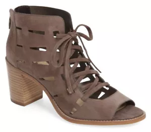 NUOVO sandalo stivaletti Vince Camuto Tressa con lacci pietra tortora scamosciati taglia 7,5 - Foto 1 di 12