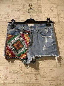 Urban Outfitters Native Rose Embroidered Denim Shorts Size S Excellent Conditio - Picture 1 of 3