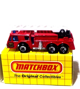MK Matchbox - Yellow Box - MB18 Extending Ladder Truck - Red - Picture 1 of 6
