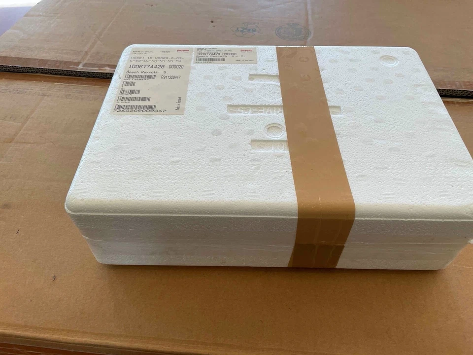 Bosch Rexroth R911328447 IndraDrive Convert HCS01.1E-W0028-A-03-E-S3-EC-NN-NN-FW - Immagine 1 di 1