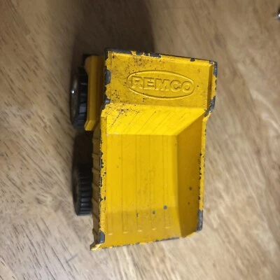 BONITO CAMIÓN DE VOLTEO VINTAGE REMCO CATERPILLAR DE JUGUETE DE ACERO PRENSADO Foto 1 de 4