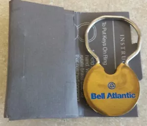 LLAVERO DE LATÓN COLECCIONABLE TELÉFONO-COMPAÑÍA CAMPANA ATLANTIC RETIRO DE COLECCIÓN - Imagen 1 de 2