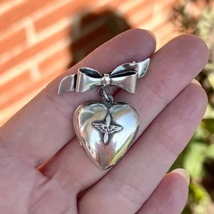 Broche de novia de colección de la Segunda Guerra Mundial Cuerpo Aéreo del Ejército de los Estados Unidos arco corazón prendedor plateado - Imagen 1 de 11