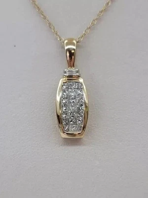 Collar colgante de diamantes creado en laboratorio de corte princesa de 2 quilates enchapado en oro amarillo de 14 quilates Foto 1 de 4