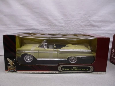 Road Signature 1957 Mercury Turnpike Cruiser 1/18 GG - Image 1 of 2