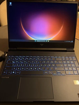HP Victus Gaming Laptop 15,6 Zoll, AMD Ryzen CPU, NVIDIA RTX GPU (HP Carepack) - Bild 1 von 4