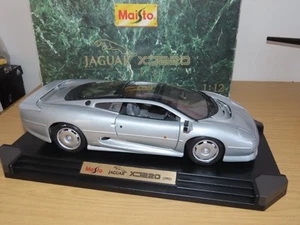 BX113: Maisto 1992 Jaguar XJ220 - 1:12 Scale Model - Diecast Car - Silver - Picture 1 of 6
