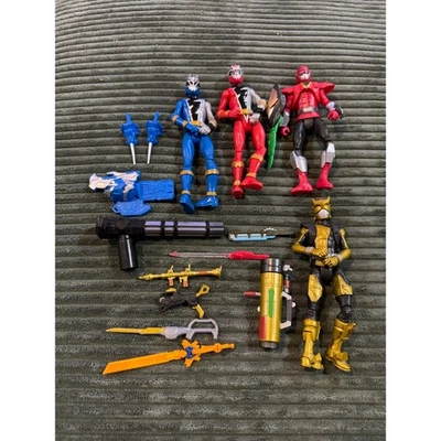 Lote de figuras de acción Power Rangers Dino Fury con armas y accesorios Hasbro Foto 1 de 4