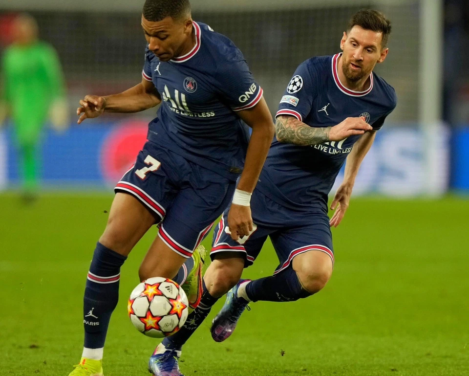 8x10 Photo LIONEL “LEO” MESSI/KYLIAN MBAPPE France Paris Saint-Germain Soccer - Image 1 of 1