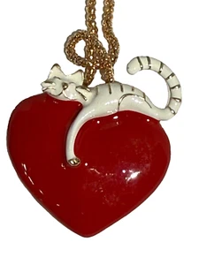 BETSEY JOHNSON JEWELRY YOUR KITTY HAS YOUR HEART PIN/PENDANT RED HEART WHITE CAT - Picture 1 of 10
