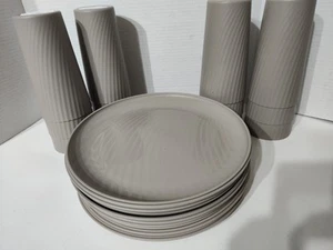 24 pc Mainstays Beige Etched Swirl Plastic Dinner Plates & Tumblers - Picture 1 of 7