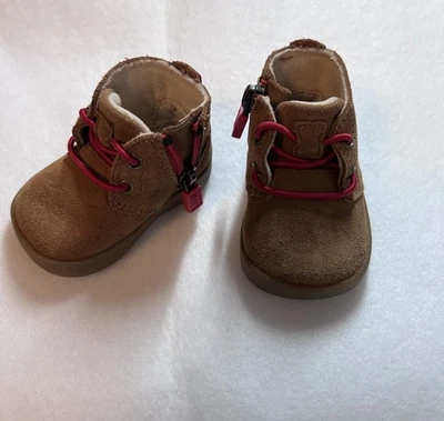 Uggs marrón talla 1 infantil Foto 1 de 4