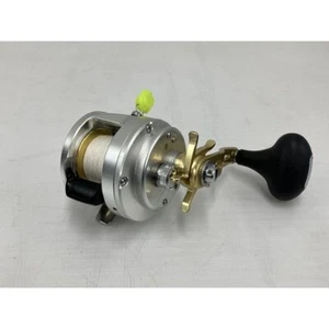 SHIMANO CALCUTTA 800F Right Hand Baitcasting Reel used Shipped from Japan - Picture 1 of 8