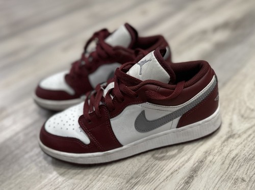 Taglia 4.5 (GS) Nike Jordan 1 Low Rosso Ciliegio